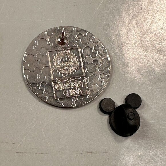 Disneyland Monorail 2011 Trading Pin Lapel Pin Red Badge - Picture 5 of 6